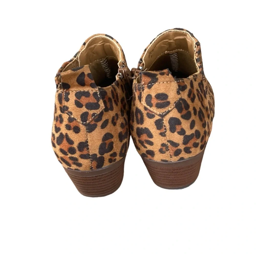 Refresh Rider-11 Leopard Zip Up Almond Toe Booties Women’s Size 6